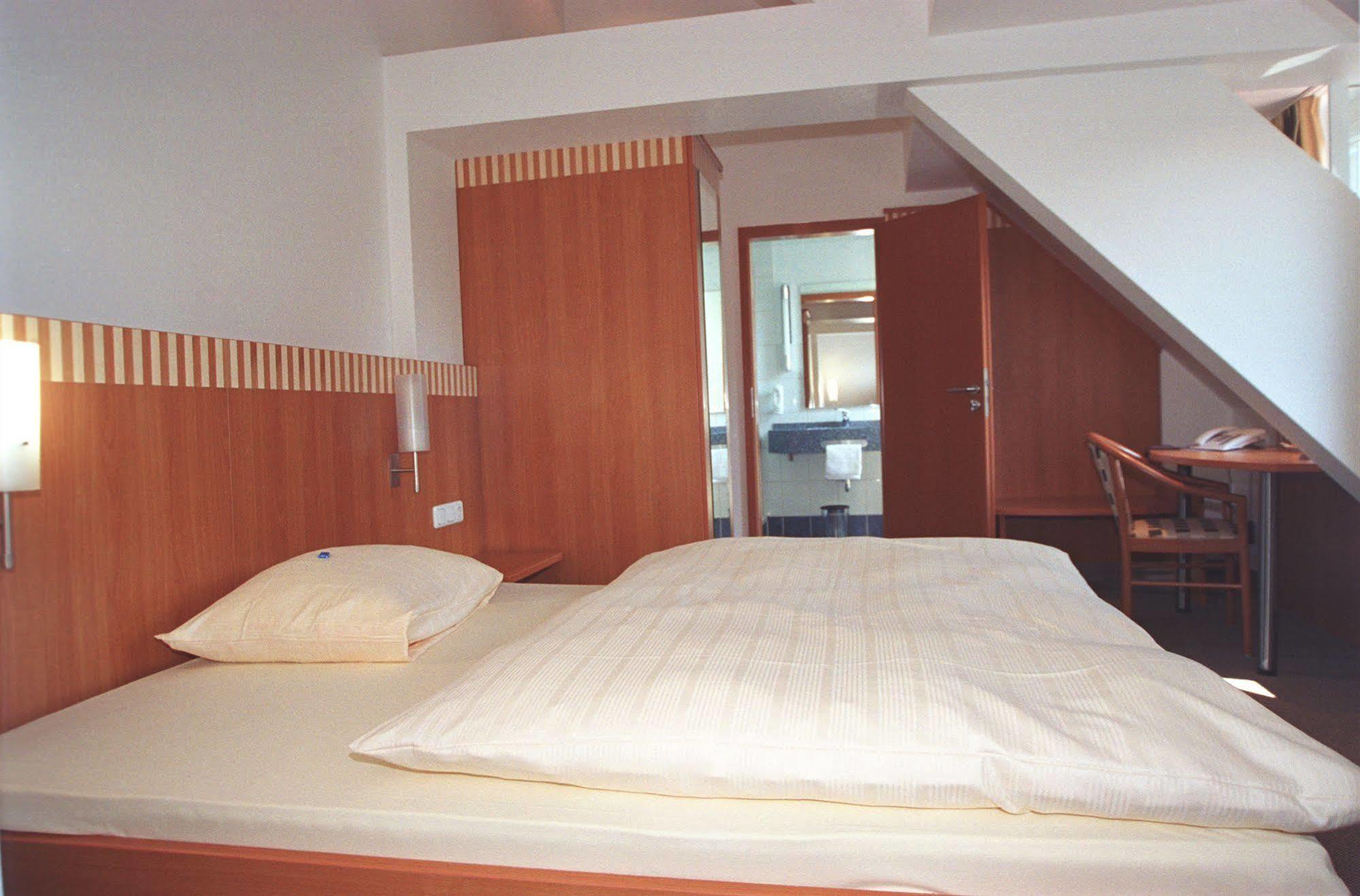 Parkhotel Schillerhain Kirchheimbolanden Exterior photo