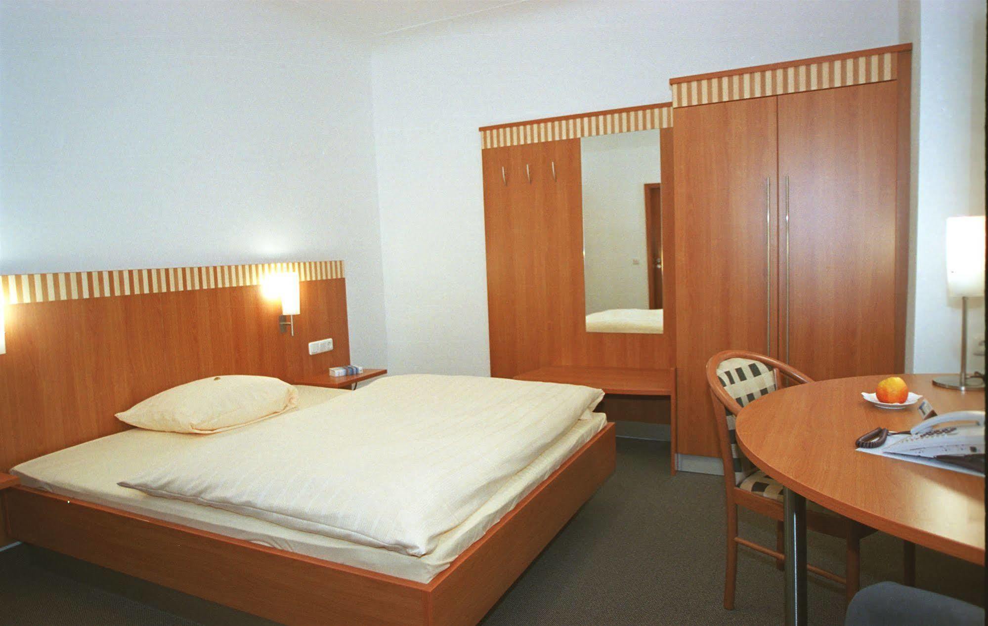 Parkhotel Schillerhain Kirchheimbolanden Exterior photo
